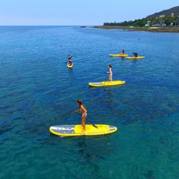 萬里桐推出全新活動─SUP立槳+浮潛體驗，趴在SUP板上，戴上浮潛的面鏡一探豐富的海底世界，而且附近都沒有任何的水上活動，享受漂泊在海面上的舒適感！不會游泳的人都可以參加，隨時都有專業的教練，歡迎喜歡大海的人一起來體驗~