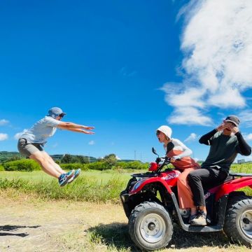 墾丁維多利亞沙灘車位於台26線恆春往南灣方向大馬路旁就可看到明顯大招牌，以安全專業技術教學每位客人，用沙灘車四輪驅動的引擎動力，無視地形阻礙，享受馳騁的刺激。