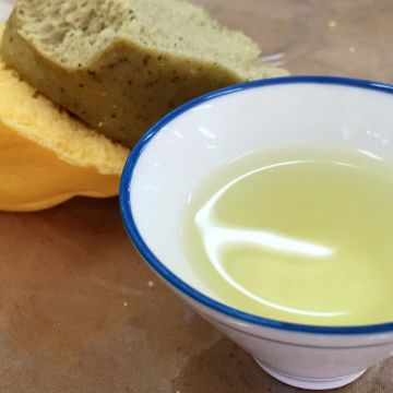 墾丁港口社區的生態導覽帶你走進港口茶園親手體驗採茶樂趣！除了一窺採茶過程，路程中導覽員都有詳盡生態解說。結束戶外行程後回到港口社區品茗加享用當地手工鰻頭，保證意猶未盡口齒留香。