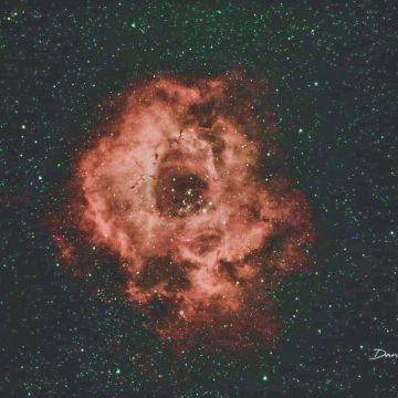 衛星叔宿星空導覽是墾丁第一間專業的星空導覽，提供了多種專業的望遠器材及觀星房供天文愛好者租用，同時也為一般遊客提供了有趣的夜間星空導覽行程，透過專業的解說之下，除了能夠欣賞到美麗的星空之外，也同時讓大家對星星多了更深一層的認識，還可現場利用器材用手機拍下星空紀念，是個非常適合大人小孩一同參與的夜間活動喔！