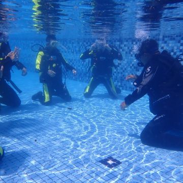 墾丁後壁湖南勇水上活動，提供PADI潛水考照課程，教練皆有十幾年的教學經驗，並對海域相當之熟悉。此課程並提供住宿空間與午餐供應，非常適合想要潛水考照的朋友前來體驗喔。