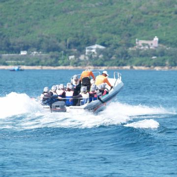 墾丁南勇浮潛，是後壁湖最推薦的水上活動業者，有合法執照，所有活動皆含保險，並有專業教練帶領下，讓您用優惠的價格玩得盡興又安心！
<br><br>
活動內容：浮潛/快艇/香蕉船/甜甜圈/海戰車(大腳丫)/水上摩托車/大力水手，以上任選4種
<br>
浮潛部分教練會帶領1.5小時，結束後仍可繼續使用全套裝備喔！
