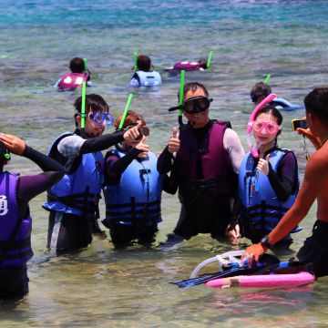 後壁湖南勇浮潛，將帶您探索台灣最美麗的生態保護區珊瑚海域，南勇浮潛～是墾丁後壁湖最推薦的水上活動業者，有合法經營，浮潛活動含保險，並有專業教練帶領，讓您體驗海底五彩繽紛的美麗世界，讓您玩的安全又開心！