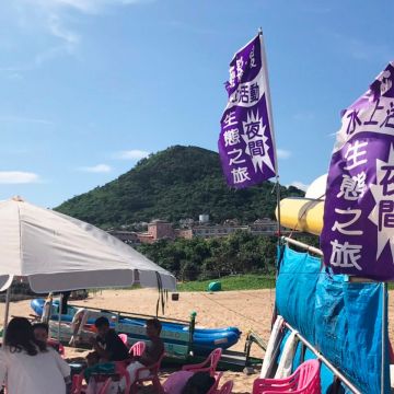 推薦墾丁外海浮潛！位於船帆石的輕鬆一夏有別於一般岸邊帶客浮潛，會先乘坐水上器具至外海再進行海洋生物探險，全程都會有專業教練陪同帶領，體驗不同的樂趣噢~