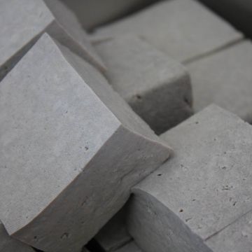 使用墾丁港口社區在地原生種黑豆，同心協力全手工DIY製作！從磨豆子開始全程參與體驗，完成後還能飲用濃醇的有機黑豆漿、品嘗現做的黑豆腐，絕對滿載而歸